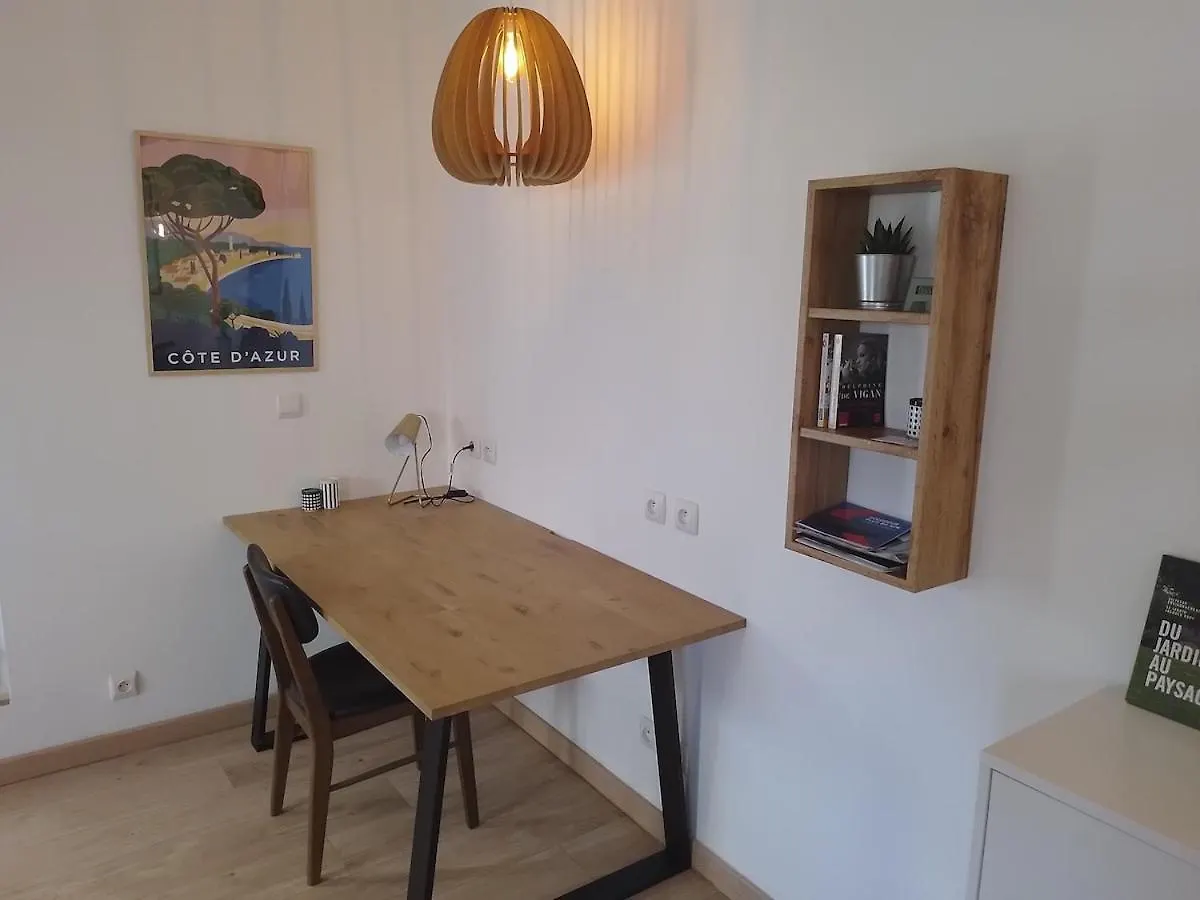 Superbe Appartement Renove A 250M Des Remparts Avignon 0*,  France